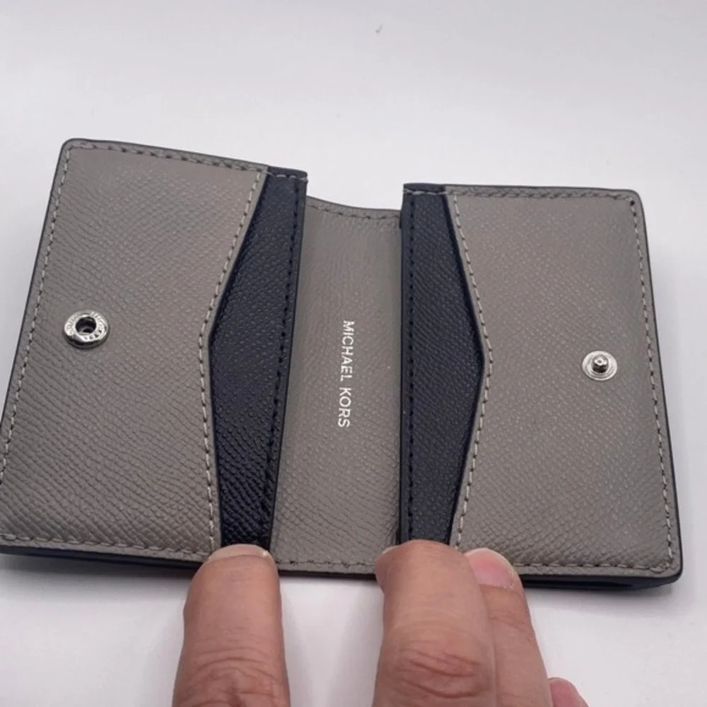 Michael Kors Jet Set Gray Black‎ Flap Card ID Holder